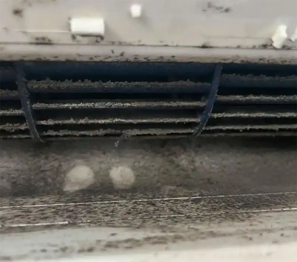 柳北空调吹的风有股烧焦味是怎么回事